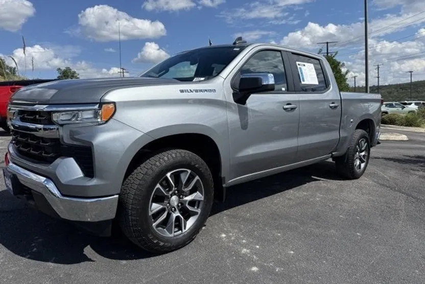 2023 Chevrolet Silverado 1500 LT photo 1
