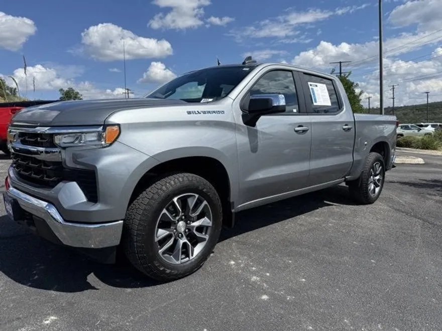 2023 Chevrolet Silverado 1500 LT photo 1