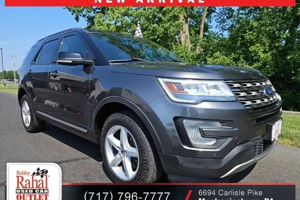 2017 Ford Explorer XLT photo 1