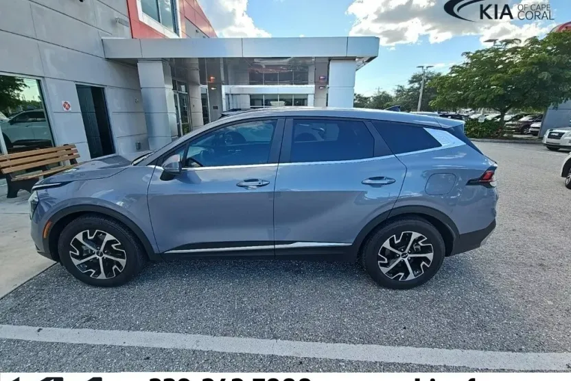 2023 Kia Sportage EX photo 1