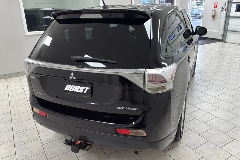 2014 Mitsubishi Outlander SE photo 1