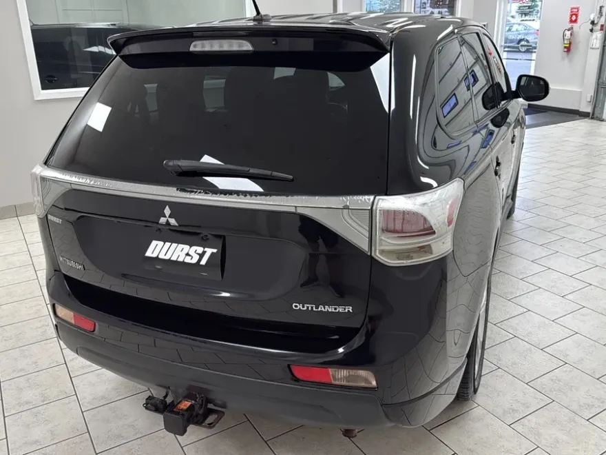 2014 Mitsubishi Outlander SE photo 1
