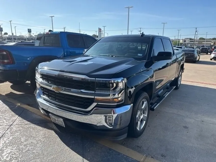 2018 Chevrolet Silverado 1500 LT photo 1