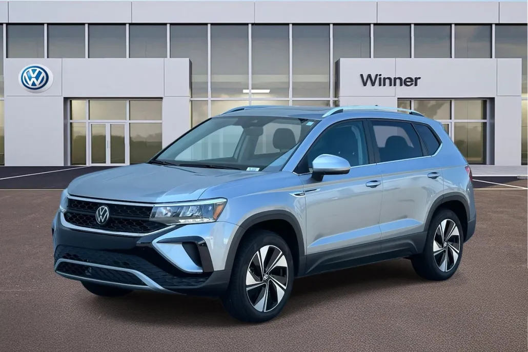 2024 Volkswagen Taos SE photo 1