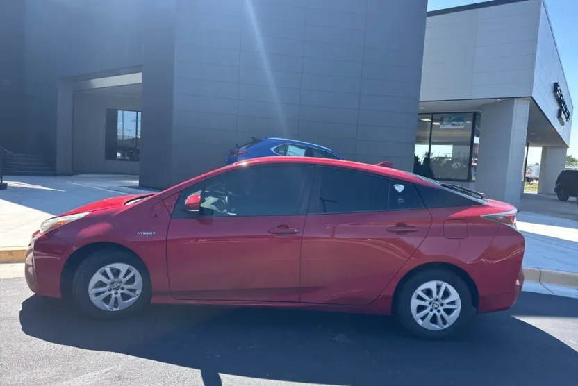 2016 Toyota Prius One Two photo 1