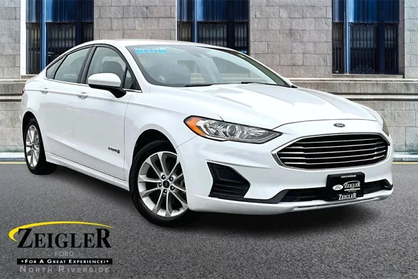 2019 Ford Fusion Hybrid SE photo 1