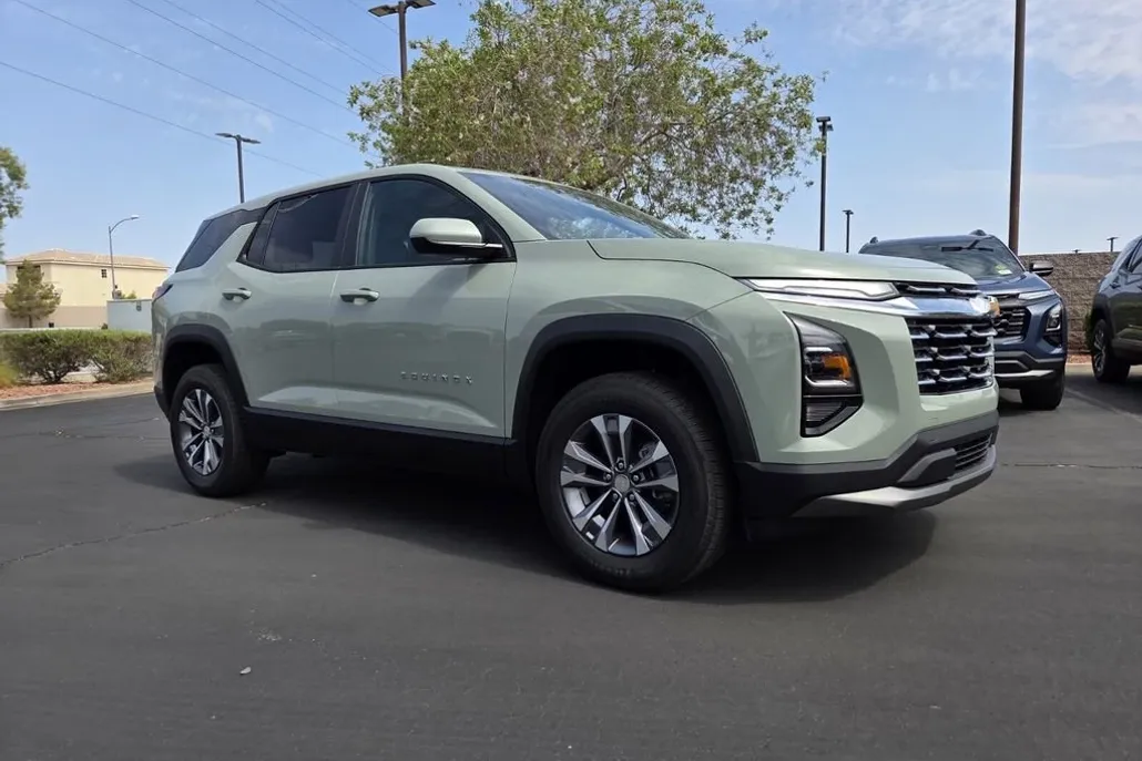 2026 Chevrolet Equinox LT photo 1