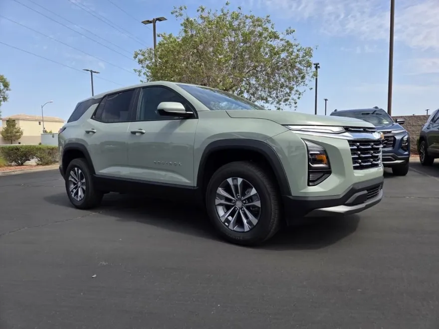 2026 Chevrolet Equinox LT photo 1