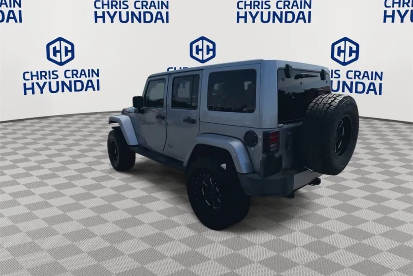 2016 Jeep Wrangler Unlimited Sahara photo 1