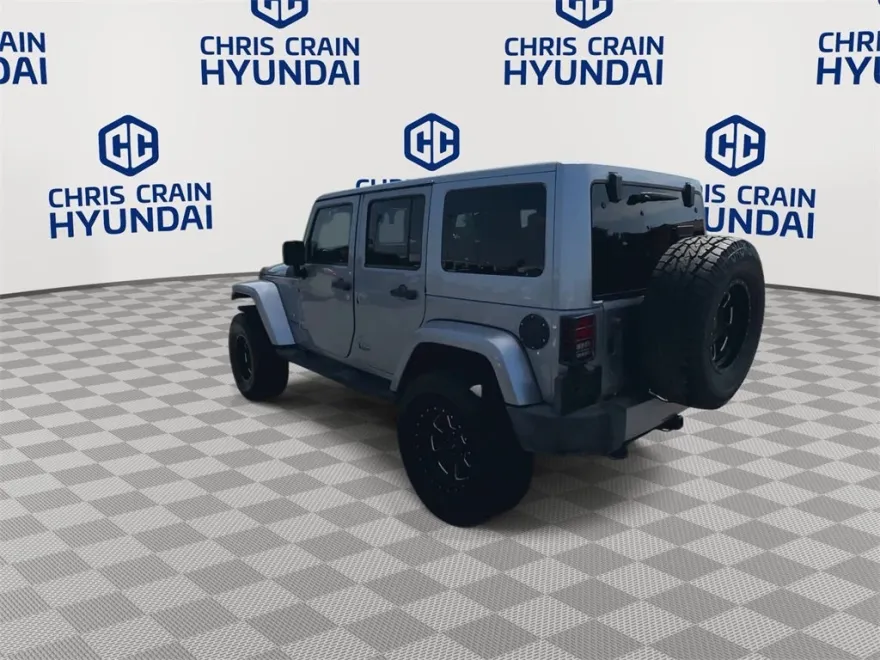 2016 Jeep Wrangler Unlimited Sahara photo 1