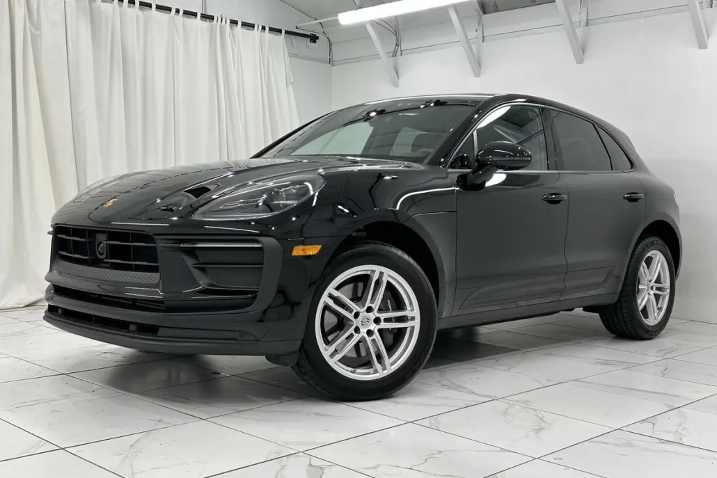 2024 Porsche Macan Base photo 1