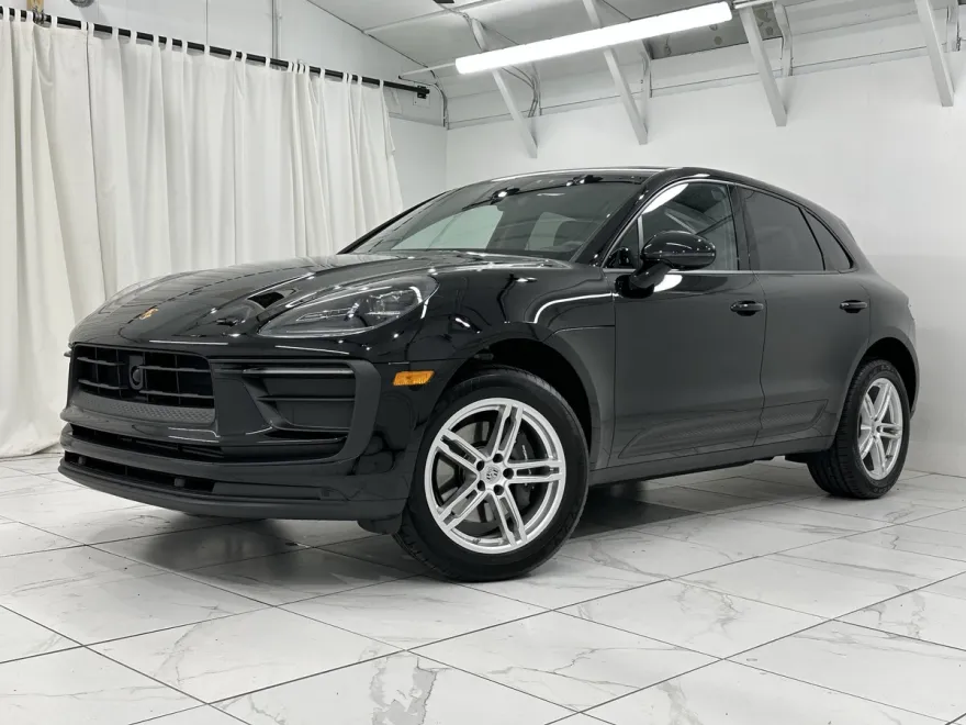 2024 Porsche Macan Base photo 1