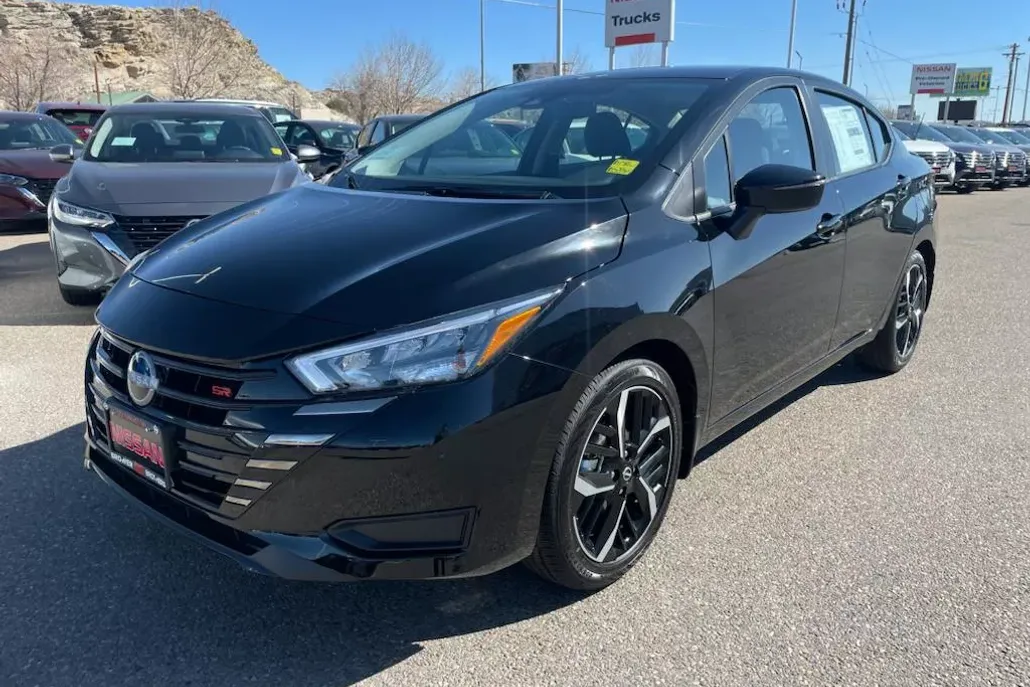 2025 Nissan Versa SR photo 1