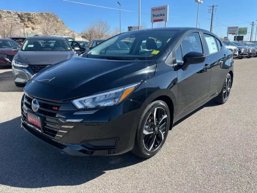 2025 Nissan Versa SR photo 1