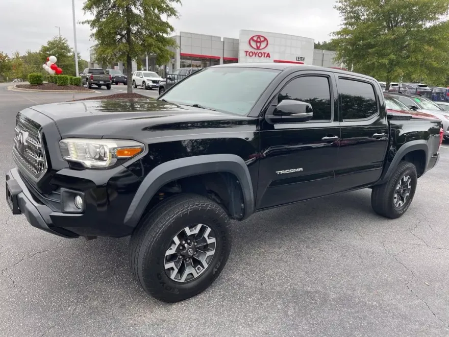 2017 Toyota Tacoma SR5 TRD Sport photo 1