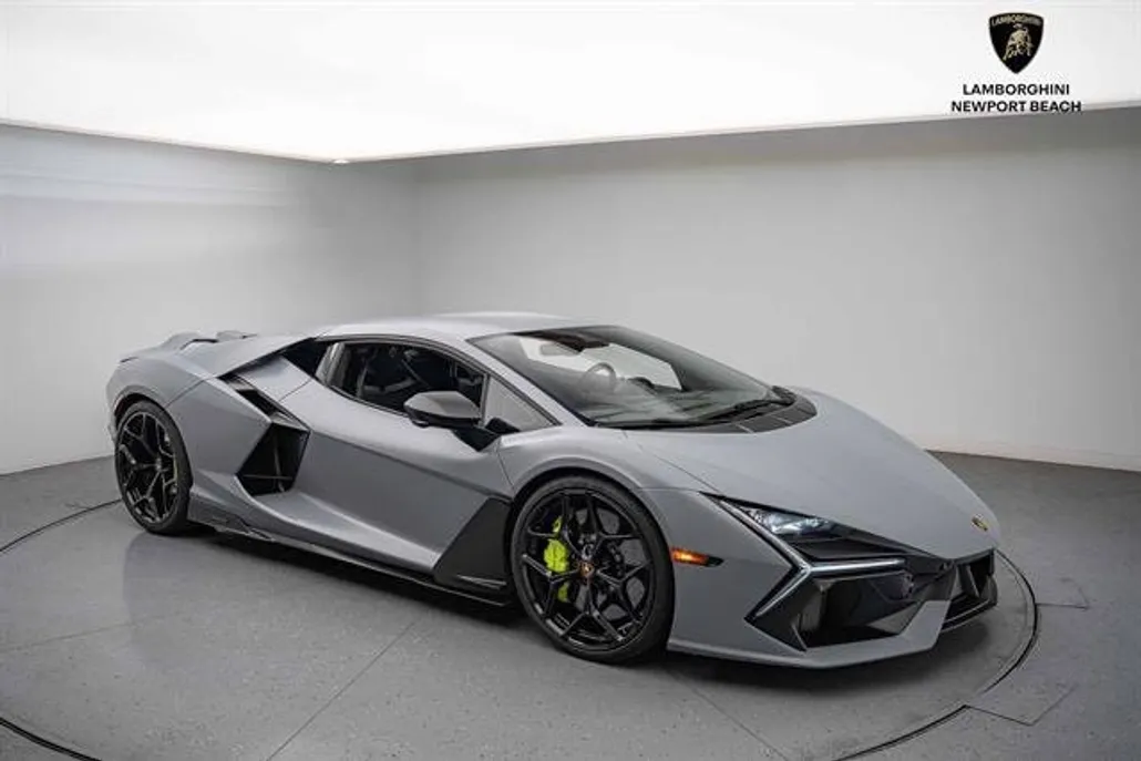 2024 Lamborghini Revuelto photo 1