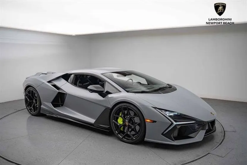 2024 Lamborghini Revuelto photo 1