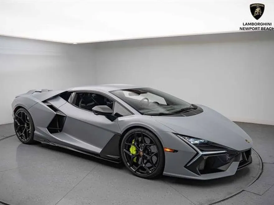 2024 Lamborghini Revuelto photo 1