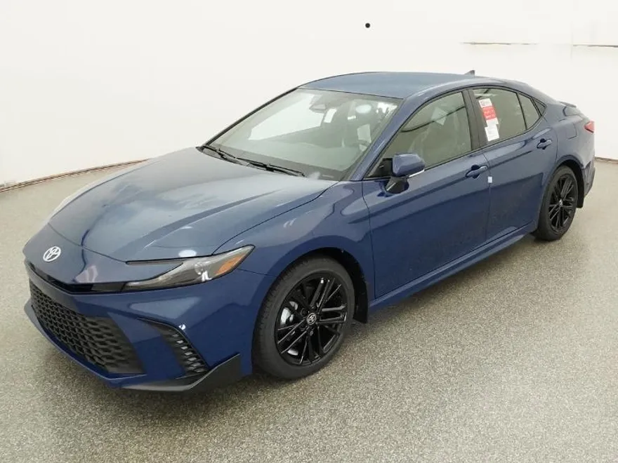2025 Toyota Camry SE photo 1