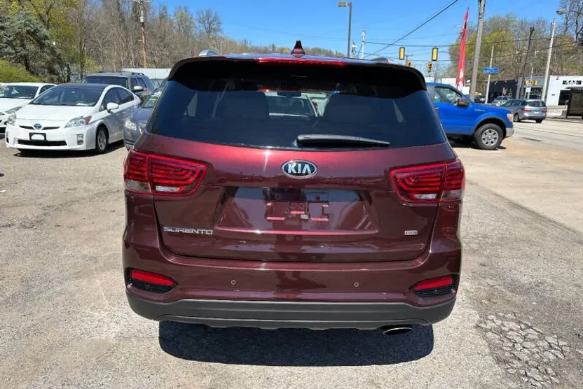2019 Kia Sorento LX photo 1