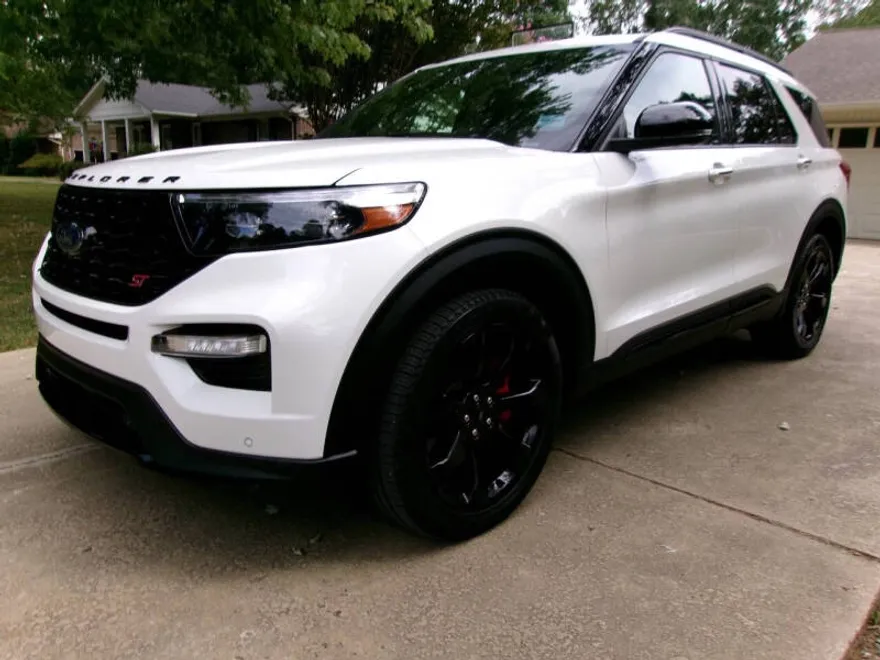 2023 Ford Explorer ST photo 1