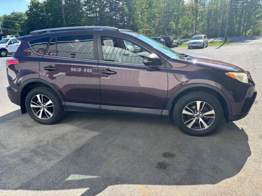 2018 Toyota RAV4 XLE photo 1