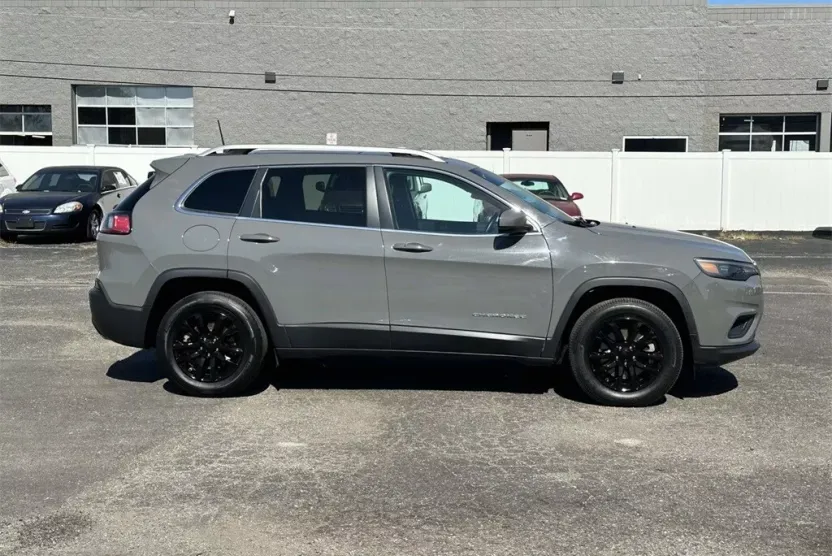 2021 Jeep Cherokee Latitude Lux photo 1