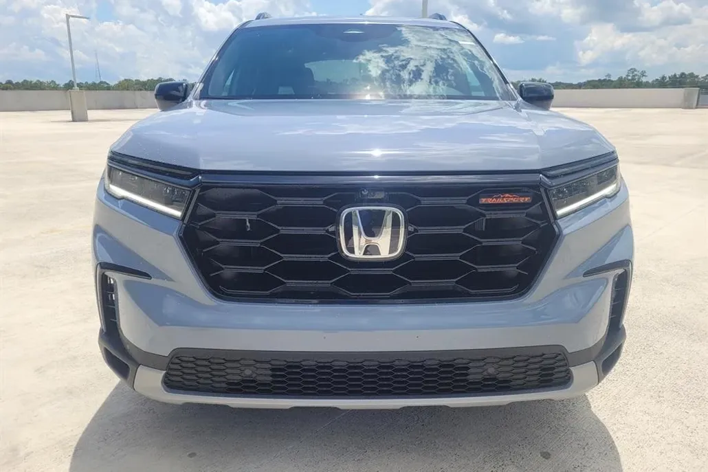 2025 Honda Pilot TrailSport photo 1