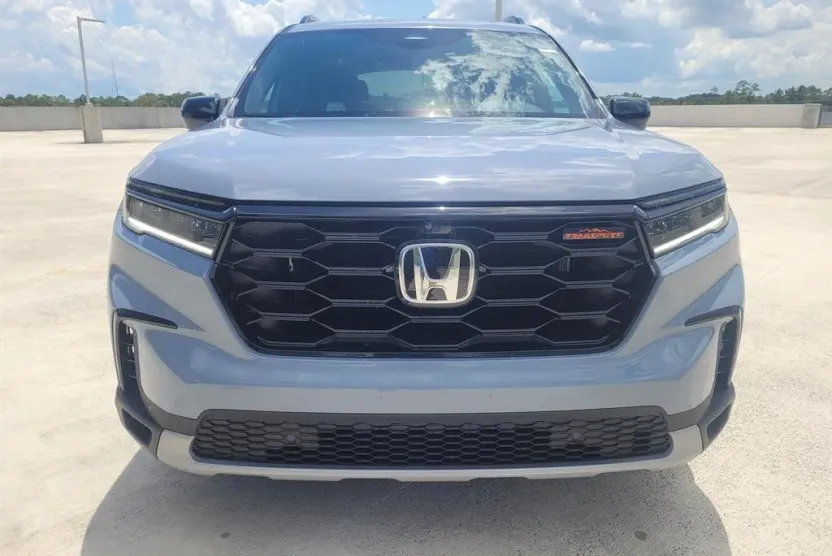 2025 Honda Pilot TrailSport photo 1