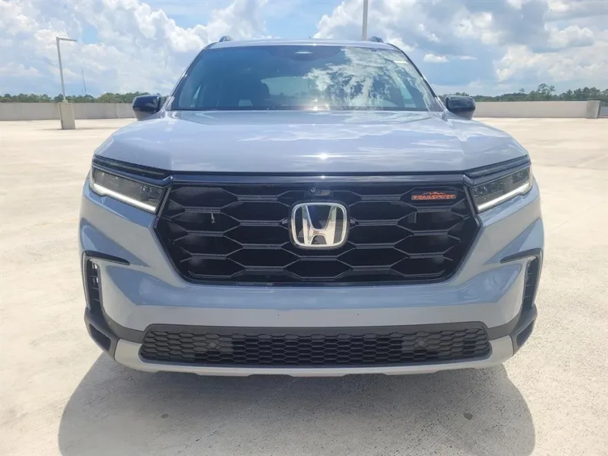 2025 Honda Pilot TrailSport photo 1