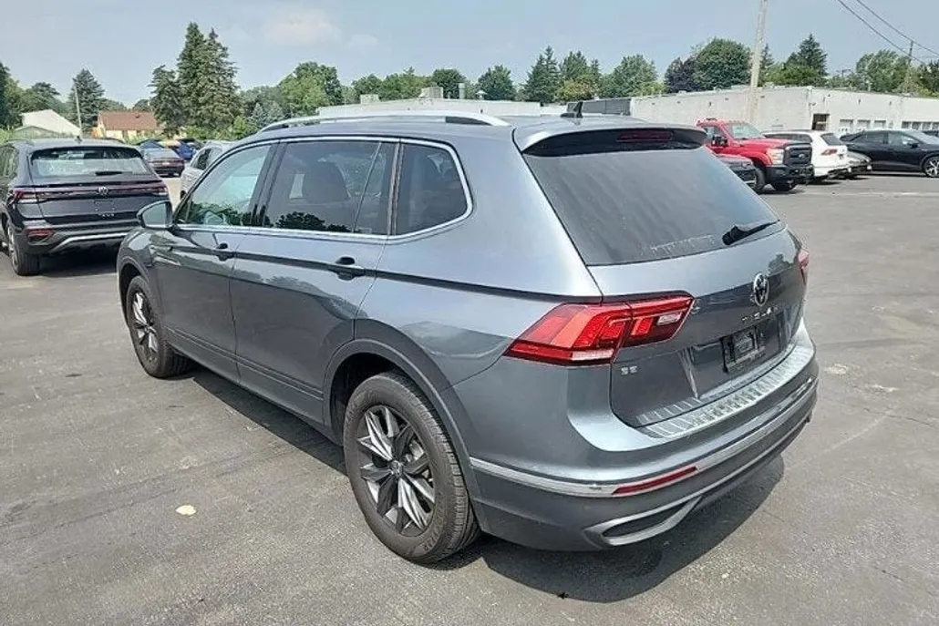 2022 Volkswagen Tiguan SE photo 1