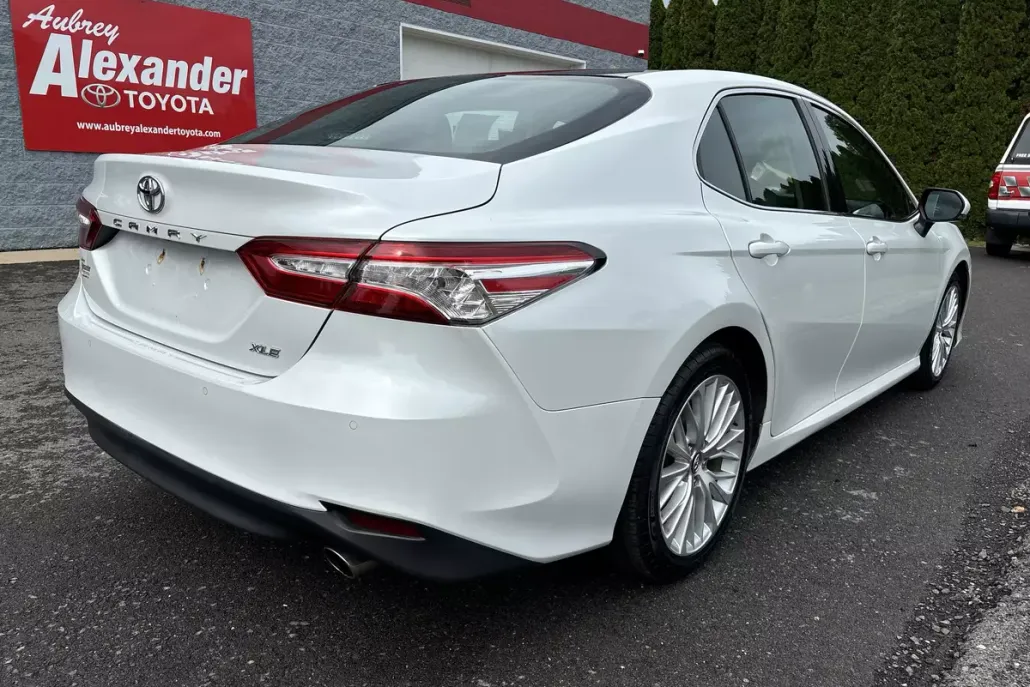 2018 Toyota Camry XLE photo 1