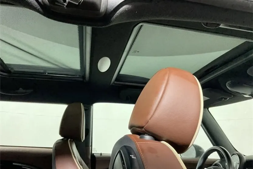 2010 Mini Cooper Base S photo 1