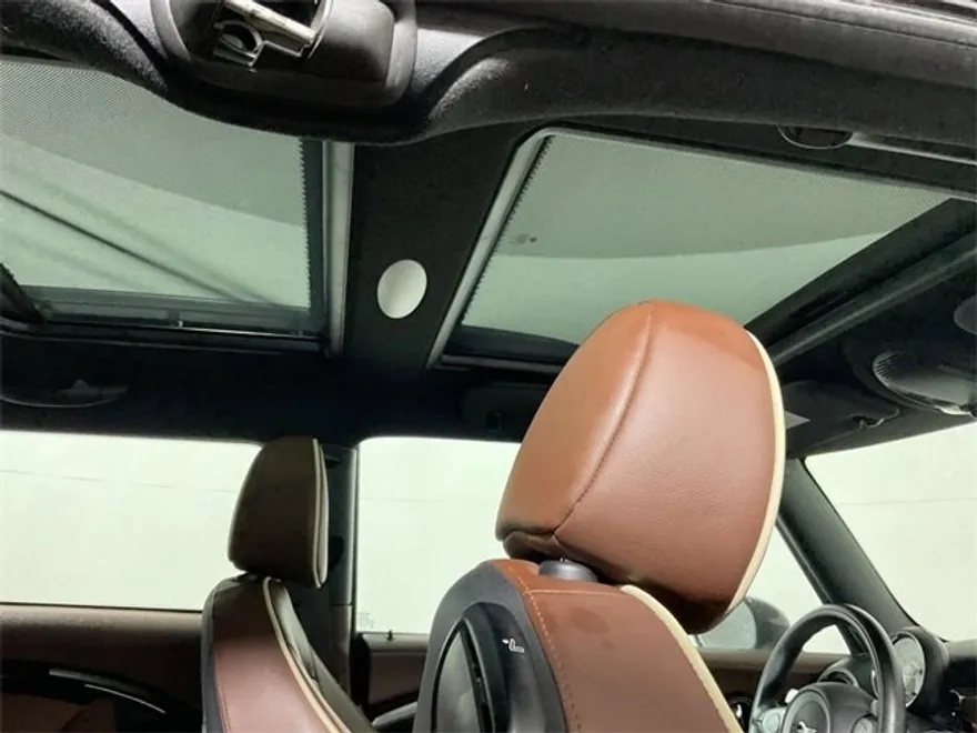 2010 Mini Cooper Base S photo 1