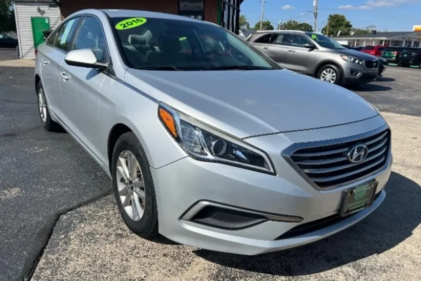 2016 Hyundai Sonata SE photo 1