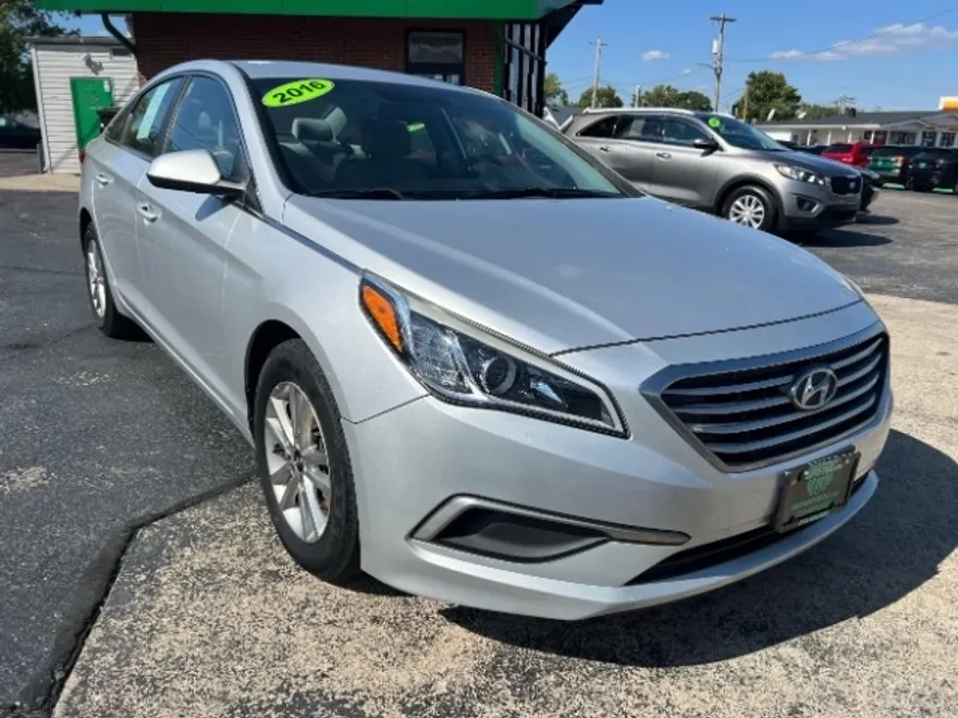 2016 Hyundai Sonata SE photo 1