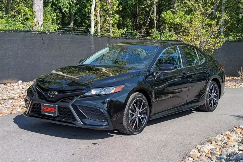 2024 Toyota Camry SE photo 1
