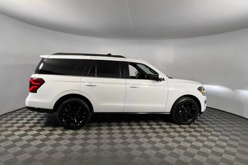 2023 Ford Expedition Limited photo 1