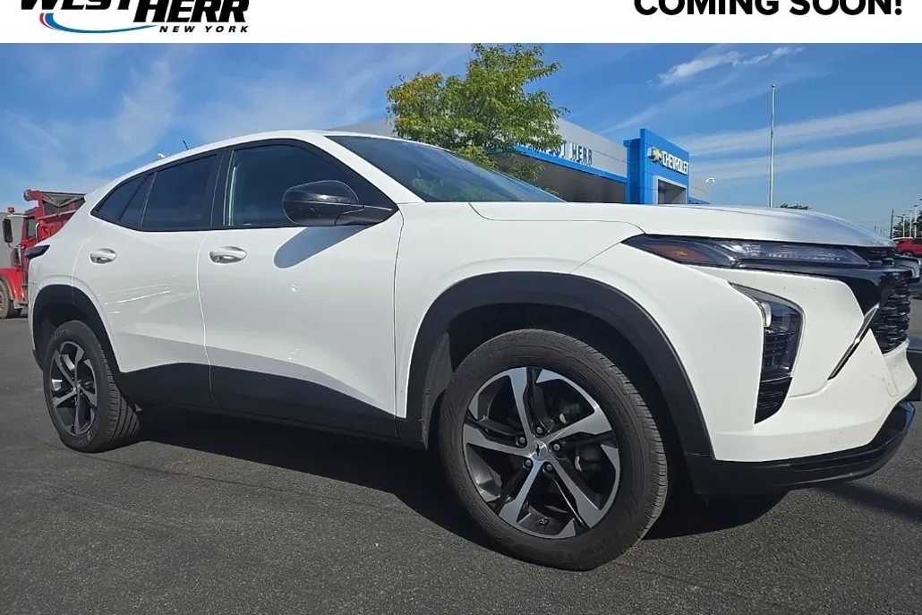 2024 Chevrolet Trax photo 1
