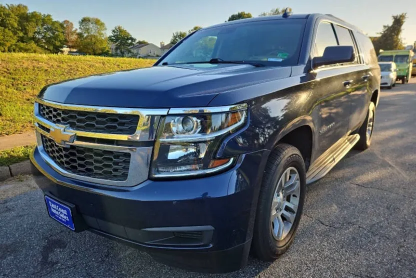 2020 Chevrolet Suburban LT photo 1