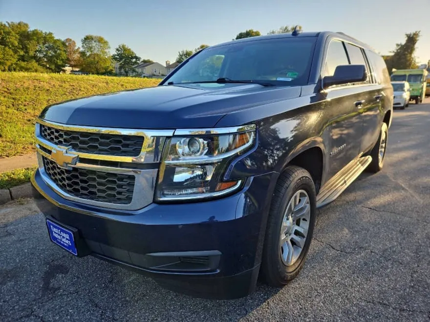 2020 Chevrolet Suburban LT photo 1
