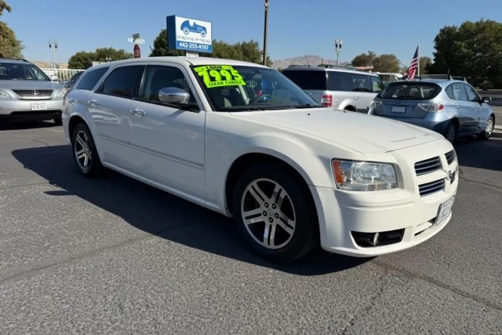 2008 Dodge Magnum SXT photo 1