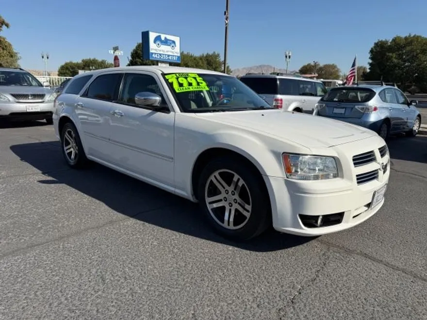 2008 Dodge Magnum SXT photo 1