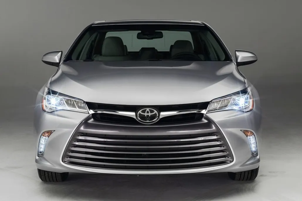 2017 Toyota Camry LE photo 1