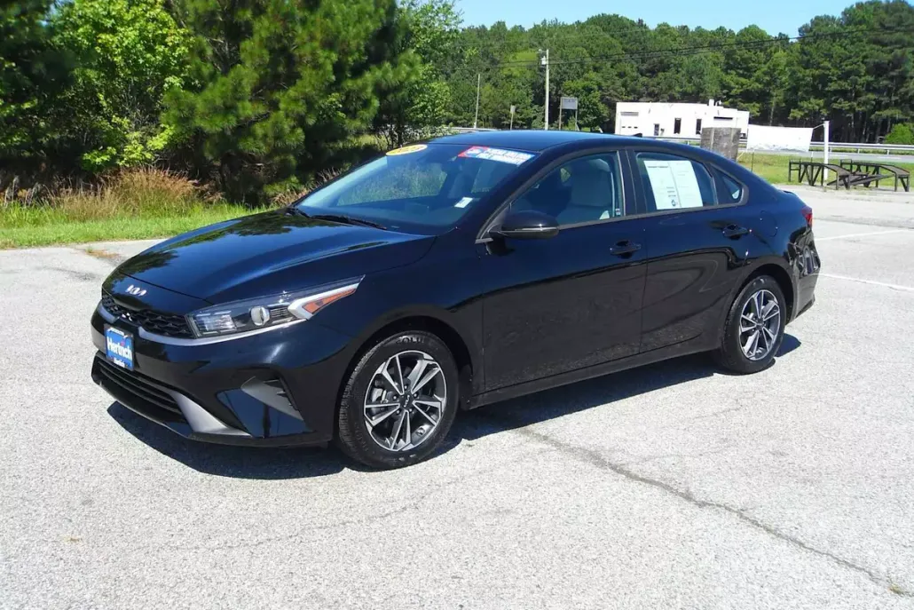 2023 Kia Forte LXS photo 1