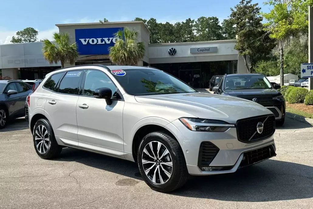 2025 Volvo XC60 B5 Plus photo 1
