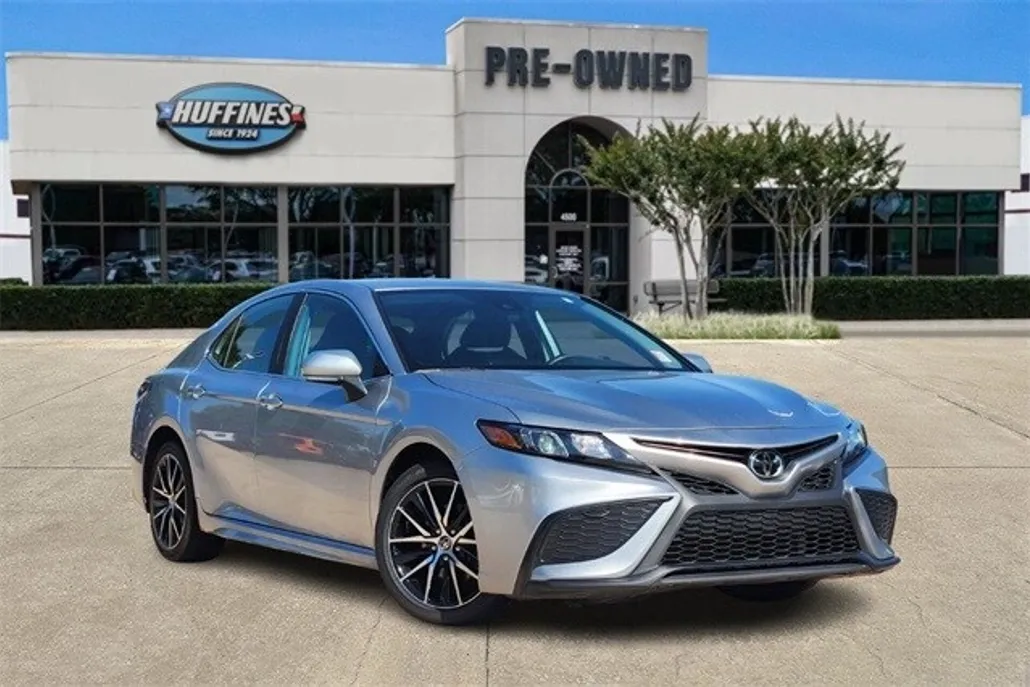 2024 Toyota Camry SE photo 1