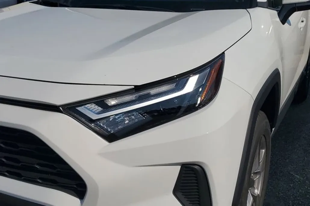 2024 Toyota RAV4 XLE photo 1