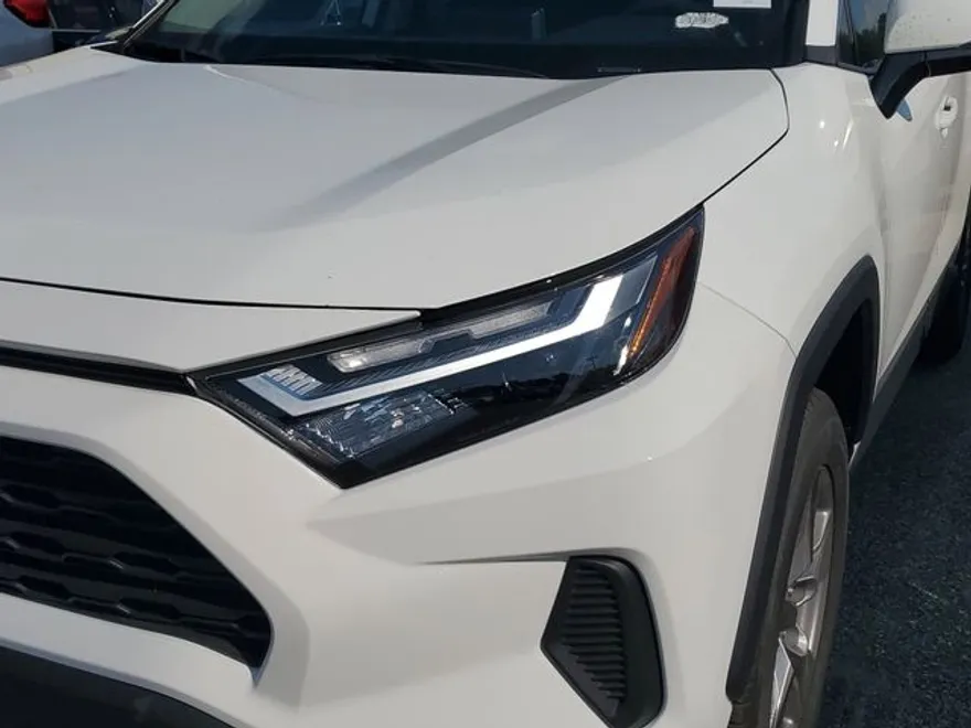 2024 Toyota RAV4 XLE photo 1