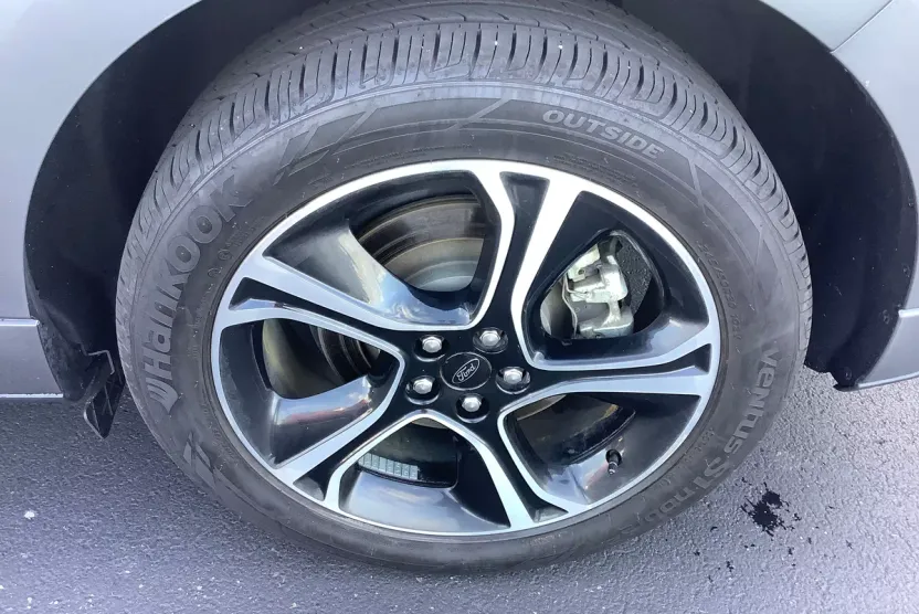 2023 Ford Edge ST photo 1